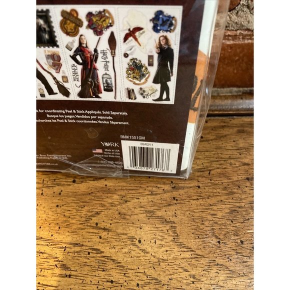 Harry Potter Crest Peel & Stick Giant Wall Decals Movie Decor Stickers - Picture 3 of 5